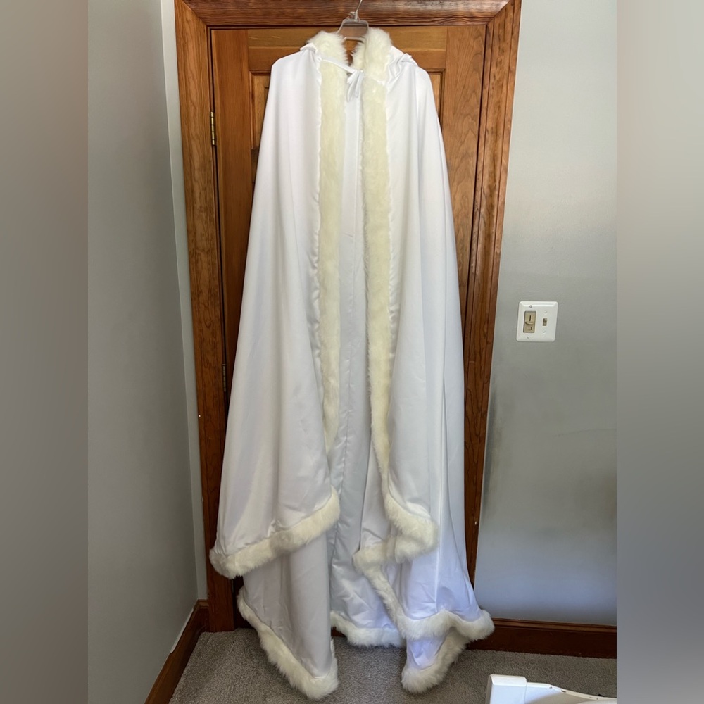 Bridal Cape - Brand New - Perfect Condition. Fur Trim.